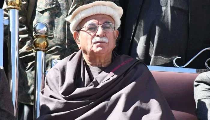 Achakzai challenges the PTI's dealings with the'mandate-less' government. Channel News Pakistan