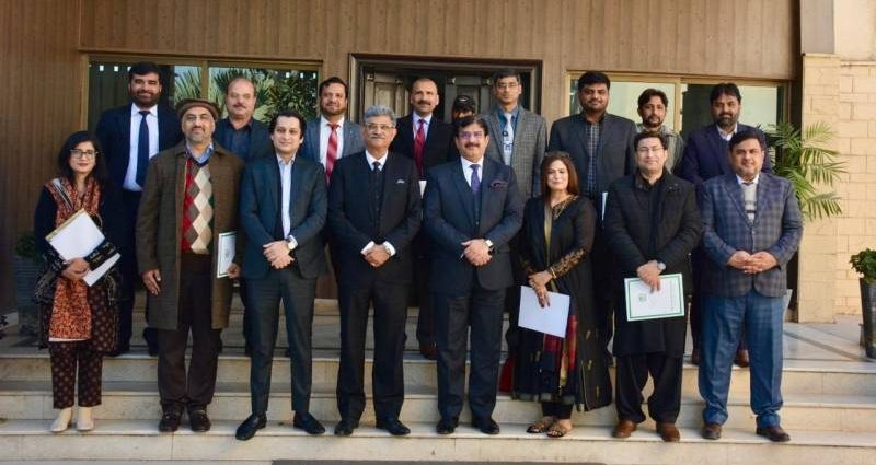 Experts debate plans to reduce the LLB course duration to four years. Channel News Pakistan