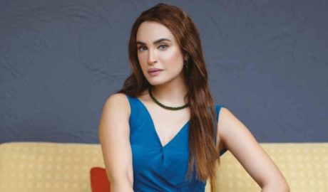 Online fraud fraudsters target model and actress Nadia Hussain. Channel News Pakistan