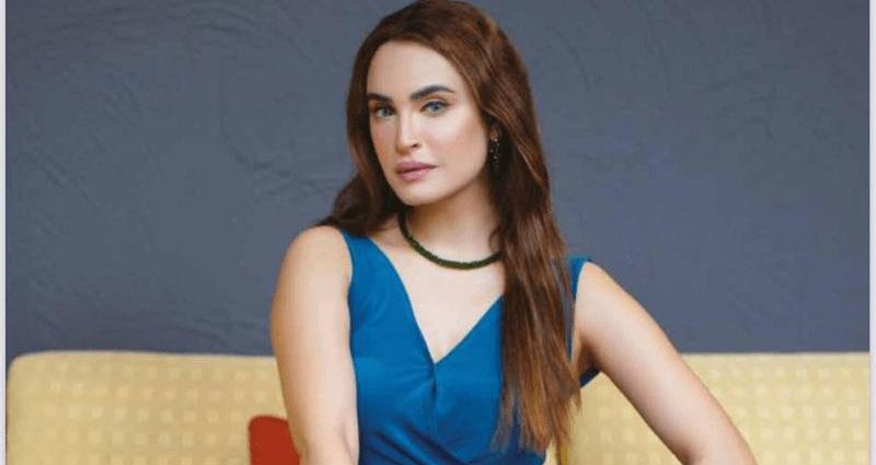 Online fraud fraudsters target model and actress Nadia Hussain. Channel News Pakistan