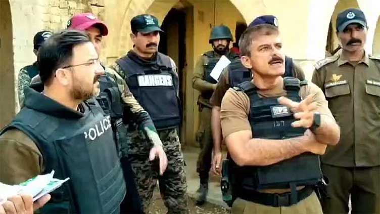 Terrorist attack on police checkpoint in DG Khan was thwarted. Channel News Pakistan