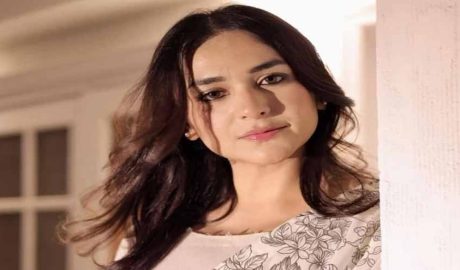 Yumna Zaidi draws controversy over her provocative dress at the Lux Style Awards. Channel News Pakistan