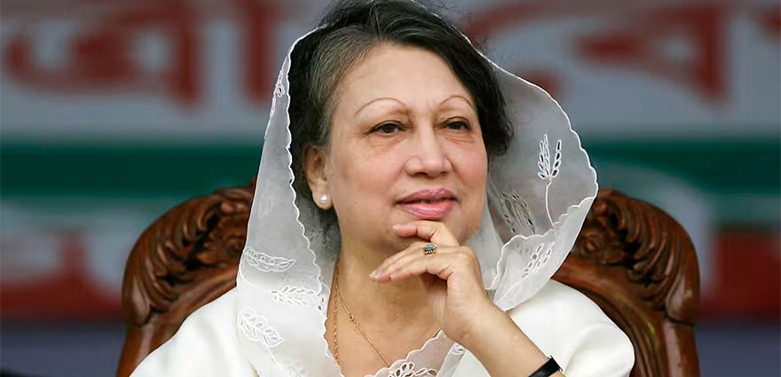 Bangladesh's former prime minister, Khaleda Zia, passes away, ending an era | DHAKA (AFP): Khaleda Zia, the three-time prime minister of Bangladesh, passed away on Tuesday at the age of 80. She had wanted to govern her country one final time following elections next year. Channel News Pakistan Bangladesh's former prime minister, Khaleda Zia, passes away, ending an era Channel News Pakistan