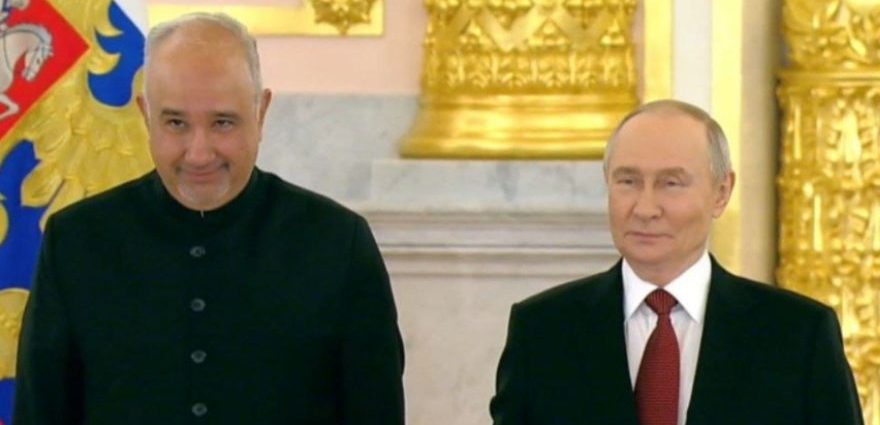 Pakistan's new ambassador to Russia presented credentials to President Putin. | Moscow (Webdesk) - Faisal Niaz Tirmizi, Pakistan's recently appointed Ambassador to the Russian Federation, formally handed his letters of credence to President Vladimir Putin on Tuesday in a solemn ceremony at the Kremlin Palace, signaling the official start of his diplomatic service in Moscow. Channel News Pakistan Pakistan's new ambassador to Russia presented credentials to President Putin. Channel News Pakistan