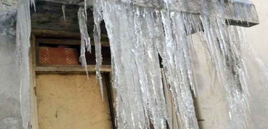 Balochistan freezes as temperatures drop to minus twelve. Channel News Pakistan
