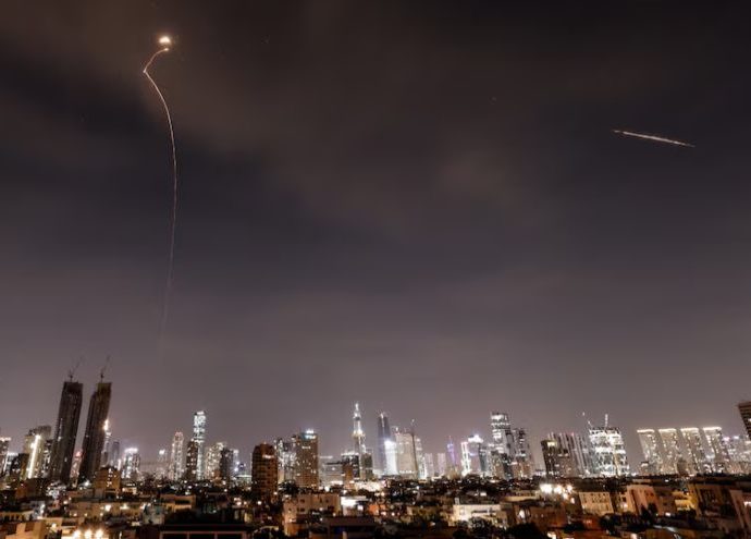 Trump postpones Iran power grid strikes. | Trump postpones planned strikes on Iran's power systems for five days as talks progress, markets rebound, and tensions in the Gulf remain high. Channel News Pakistan Trump-postpones-Iran-power-grid-strikes-Tehran-dismisses-claim-of-discussions